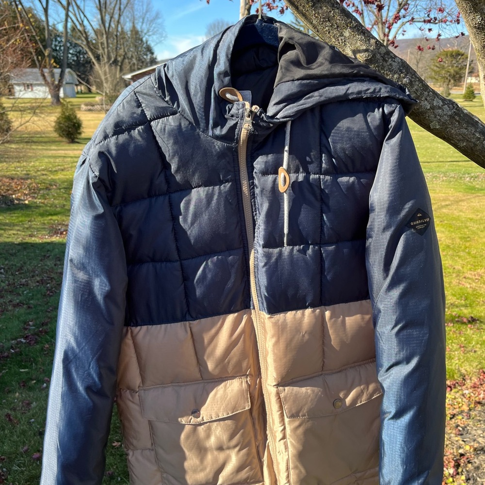 Quiksilver Navy and Beige Puffer Jacket
